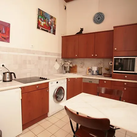Beautiful Latin Quarter 1 Bedroom