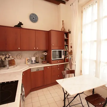 Beautiful Latin Quarter 1 Bedroom *