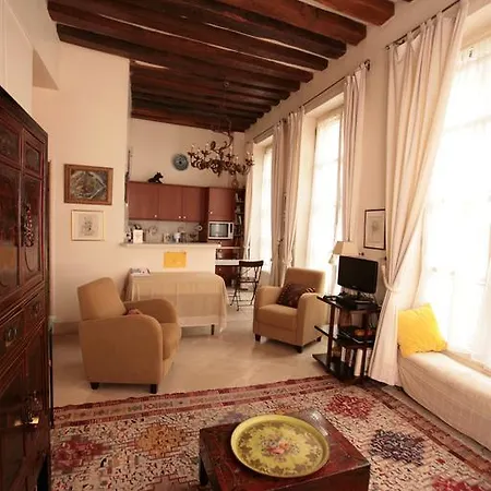 Beautiful Latin Quarter 1 Bedroom